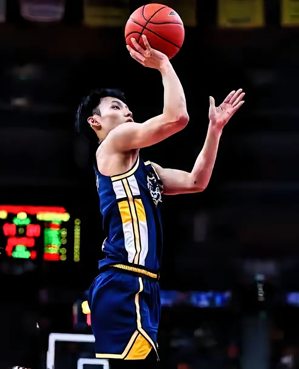 包含篮锋发威，主帅称备战功不可没的词条