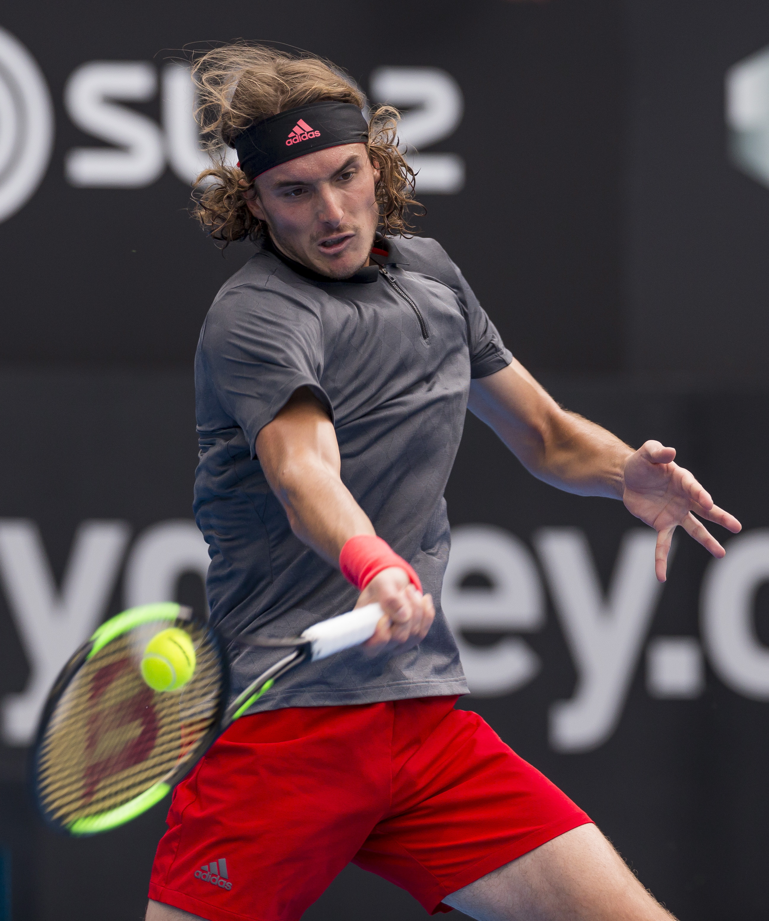 英国网球队轻取德国网球队，西西帕斯惊艳世界的简单介绍