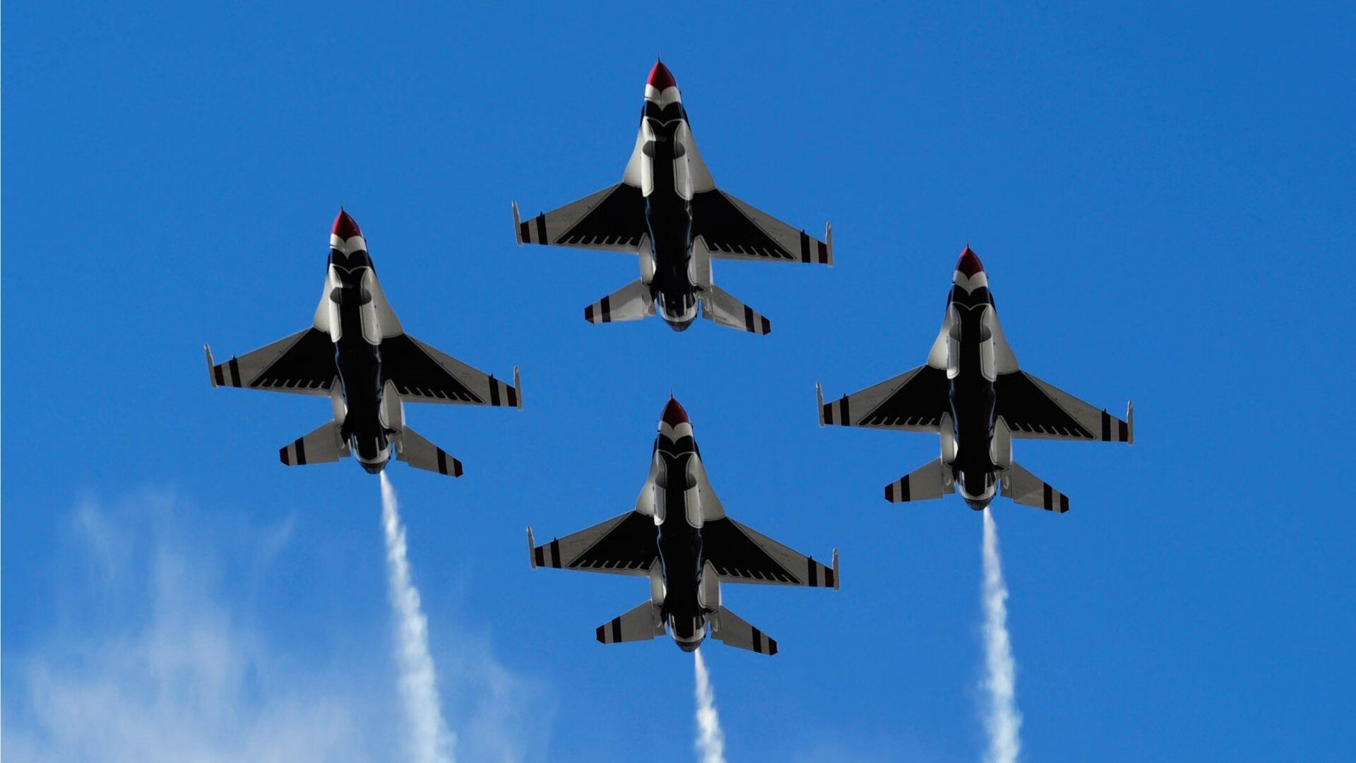 绿茵与赛道，塞维利亚的终极韧性与卡拉斯的冠军接管方程式