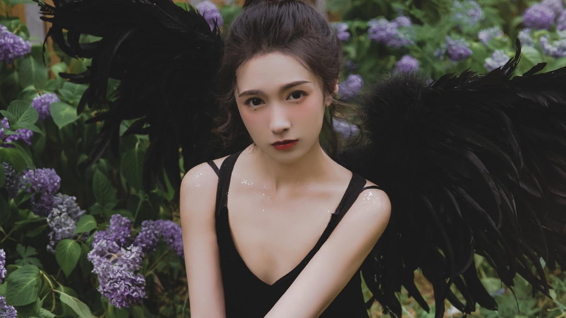 铁壁与智慧,当伊朗战术牵制蓝军,贝林厄姆演绎防守艺术