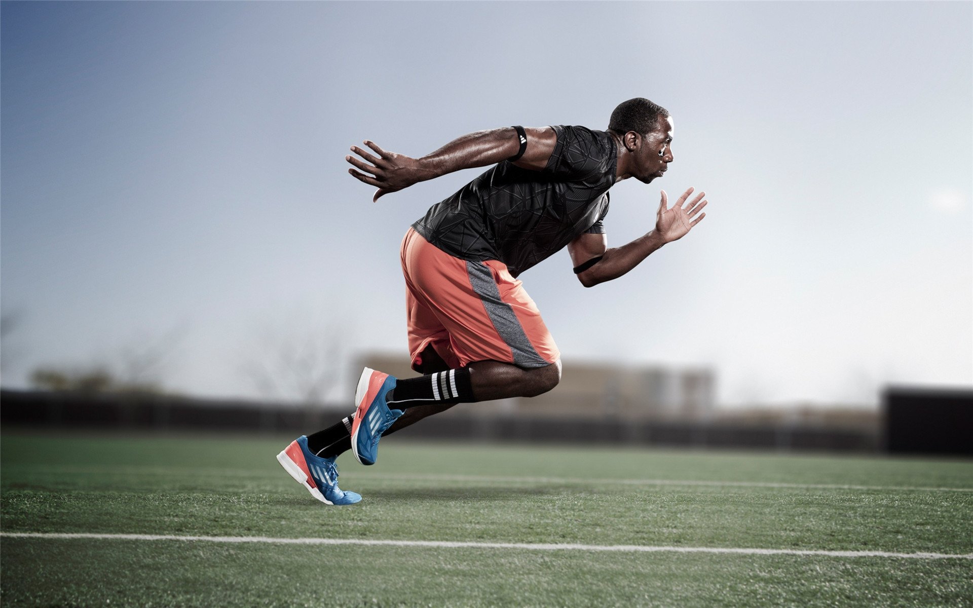 -极速丹麦与南美热力，拉亚在巴林揭幕战的胜利狂想曲